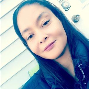 Meet your Posher, Larissa